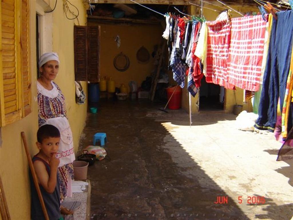 06 2006 ORAN CHOUPOT RUE EDOURD CHOUPOT AU 70 LA COUR BEL.jpg
